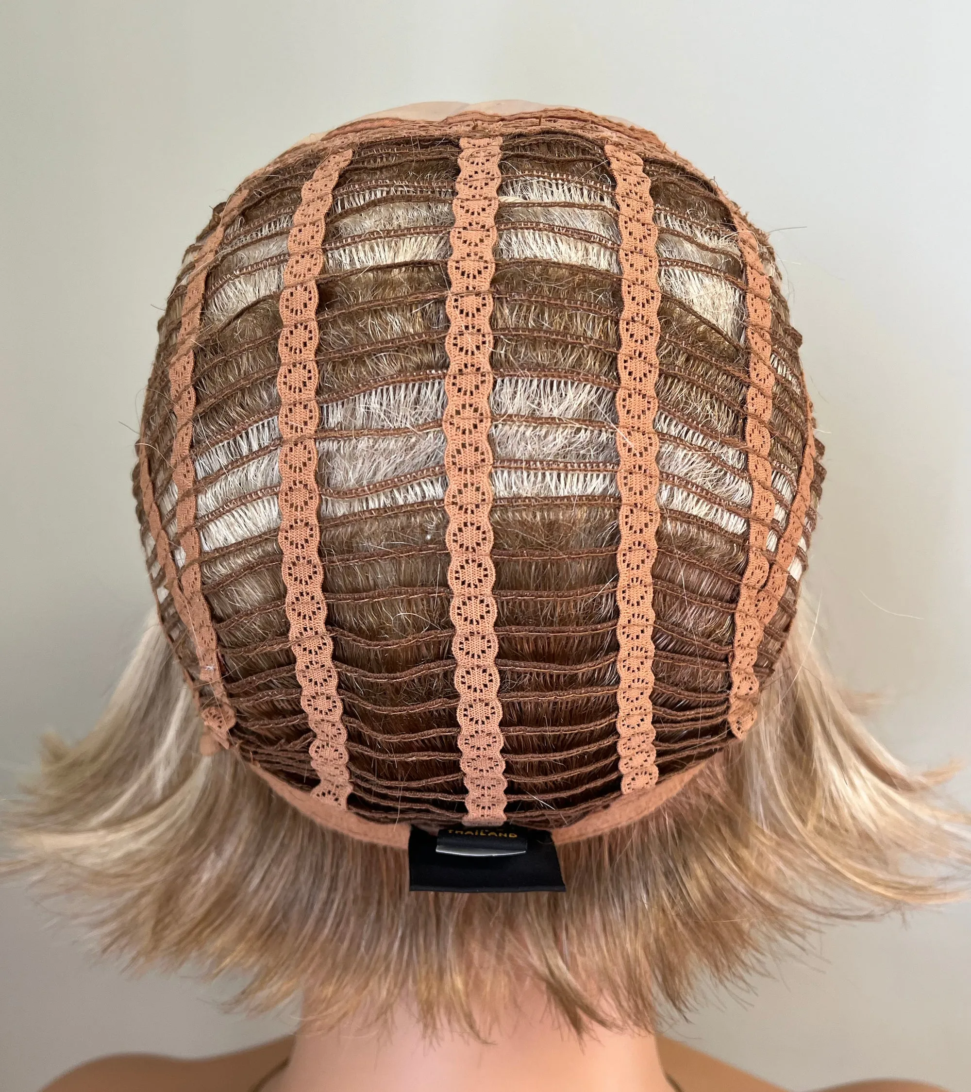 Preloved, Rene of Paris, Erin wig | Synthetic fibre | Creamy Toffee | Average cap | 11" length