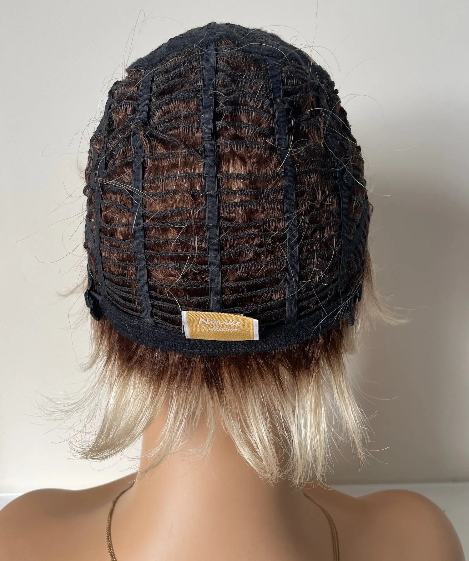 Preloved, Rene of Paris, Tia wig | Synthetic fibre | Champagne Rooted | Average cap | 11" length