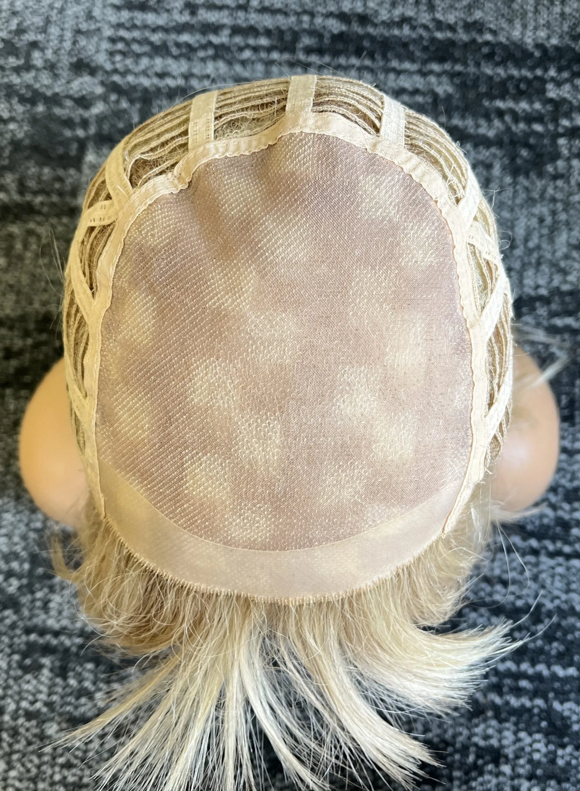 Preloved, Revlon Wigs, Ellie wig | Synthetic fibre | Golden Glaze | Average cap | 17″ length