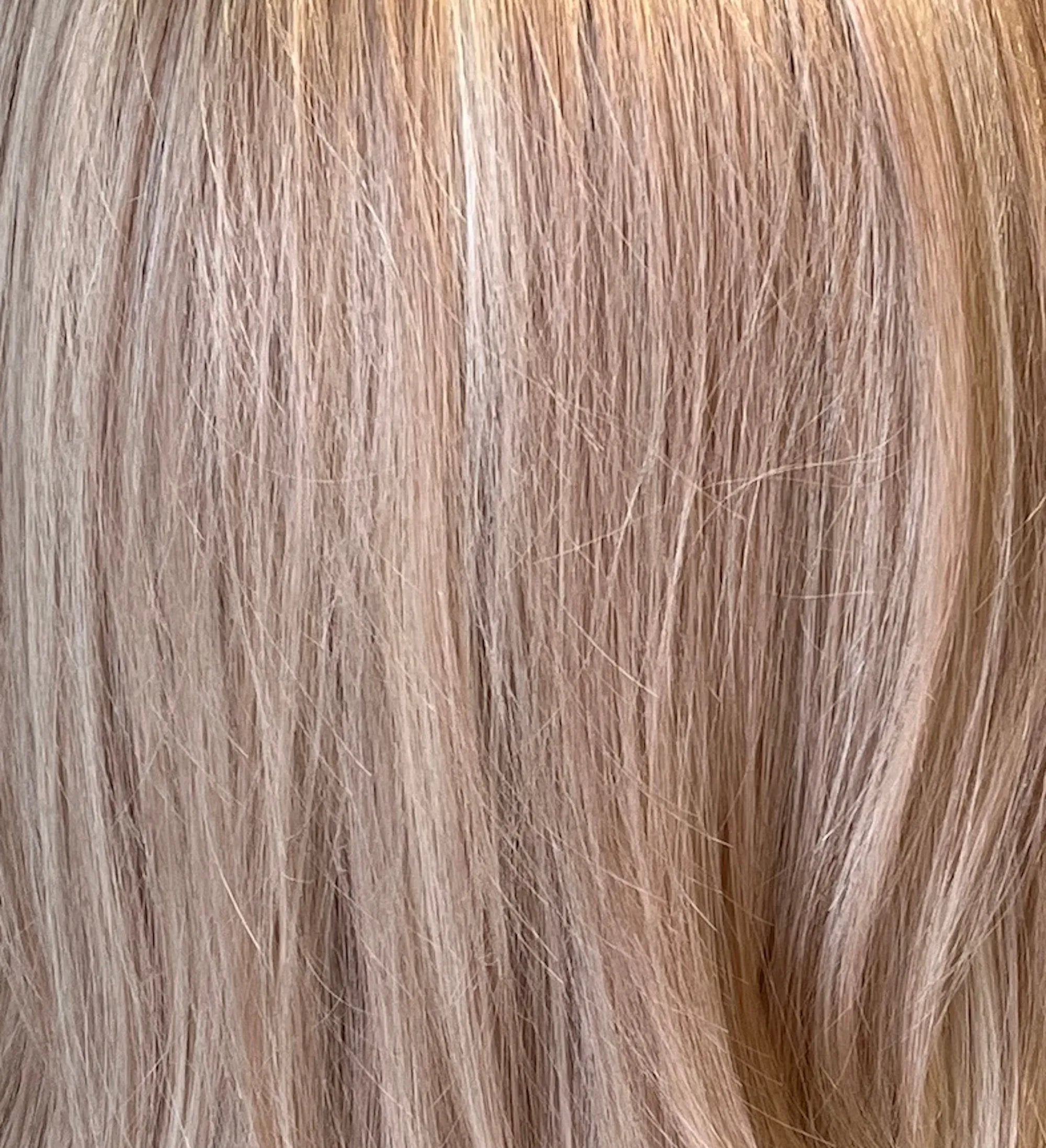 Preloved, Revlon Wigs, Ellie wig | Synthetic fibre | Golden Glaze | Average cap | 17″ length